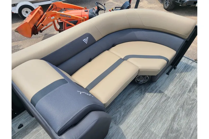 Slide: The Image of Viaggio Lago X20U 2025 - 19