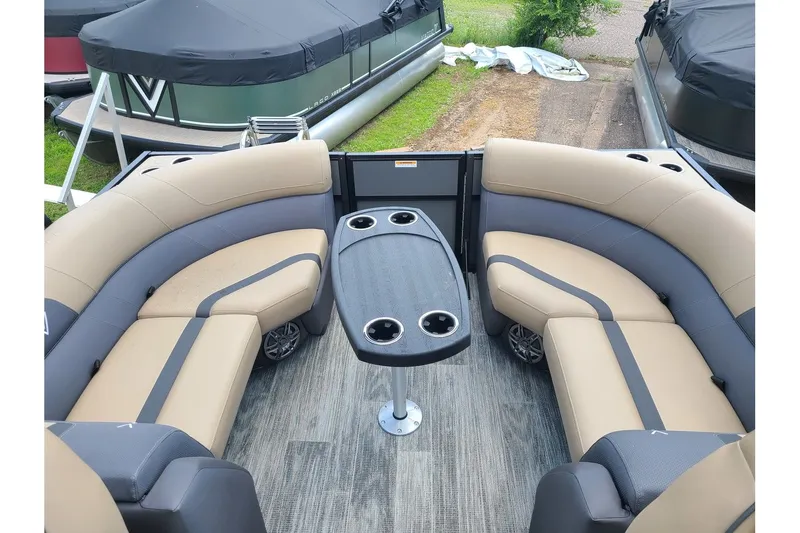 Slide: The Image of Viaggio Lago X20U 2025 - 8