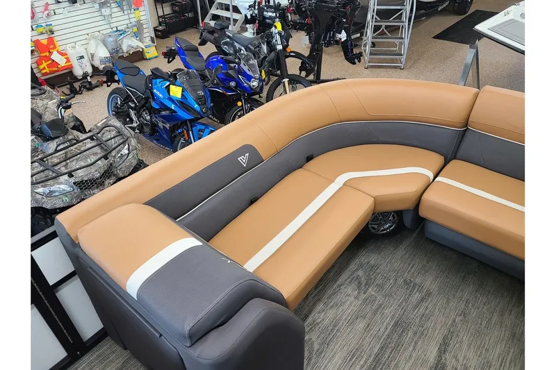 Slide: The Image of Viaggio Lago X22Q W/ Suzuki 115HP Stealth Motor 2025 - 18