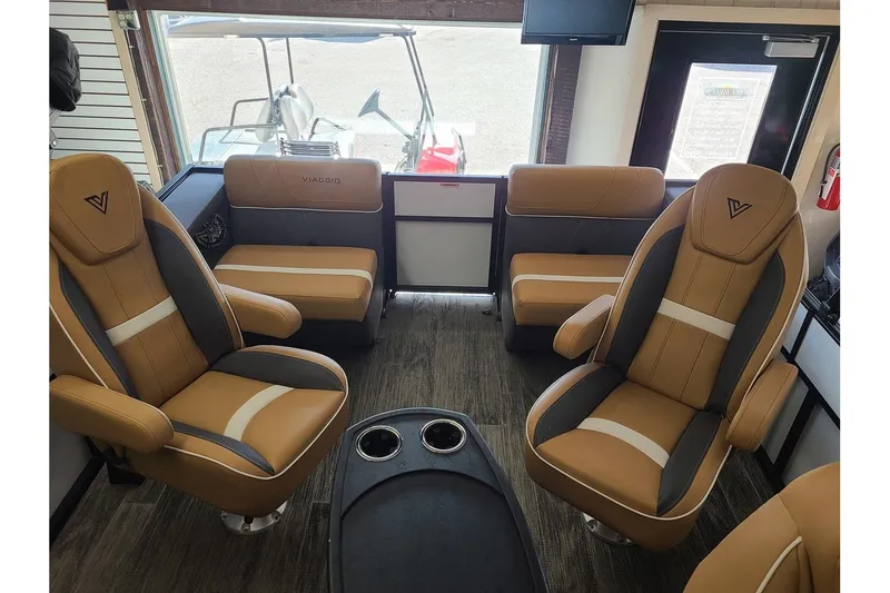 Slide: The Image of Viaggio Lago X22Q W/ Suzuki 115HP Stealth Motor 2025 - 7