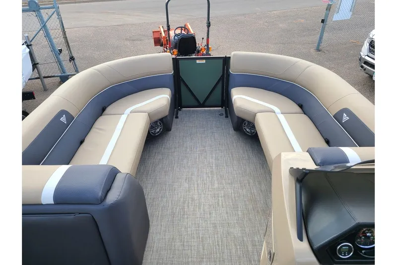 Slide: The Image of Viaggio Lago X-U 22 2025 - 17