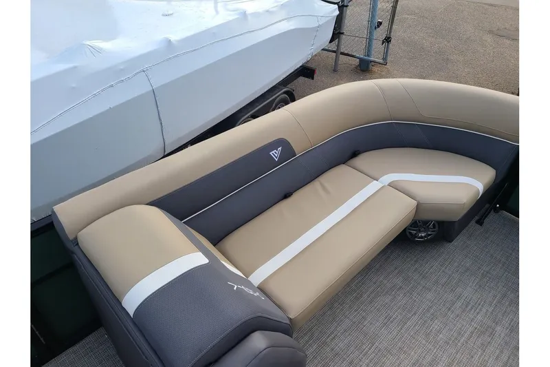 Slide: The Image of Viaggio Lago X22U 2025 - 18