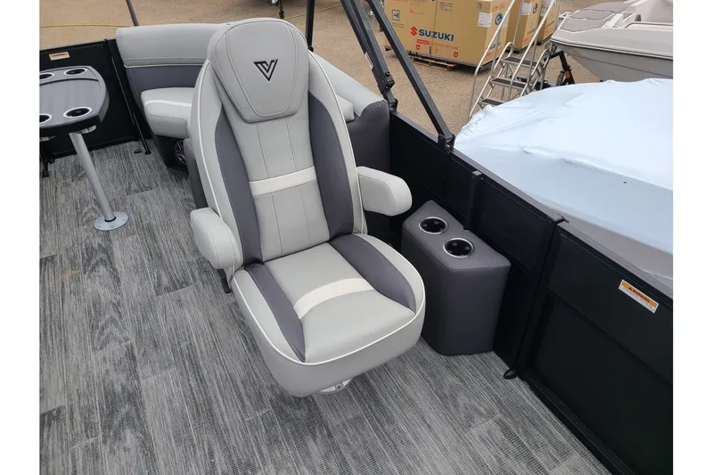 Slide: The Image of Viaggio Lago X22U Tritoon 2025 - 10