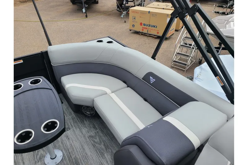 Slide: The Image of Viaggio Lago X22U Tritoon 2025 - 12