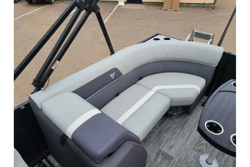 Slide: The Image of Viaggio Lago X22U Tritoon 2025 - 13