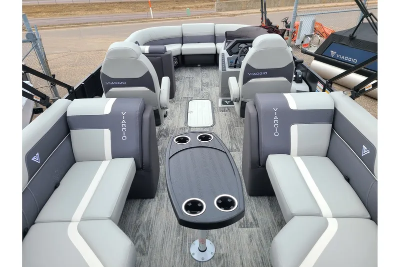 Slide: The Image of Viaggio Lago X22U Tritoon 2025 - 15