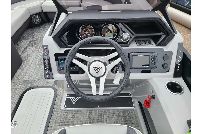 Slide: The Image of Viaggio Lago X22U Tritoon 2025 - 17