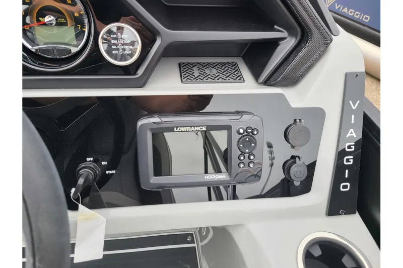 Slide: The Image of Viaggio Lago X22U Tritoon 2025 - 20