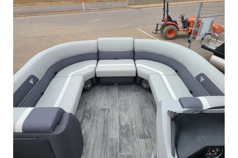 Slide: The Image of Viaggio Lago X22U Tritoon 2025 - 21