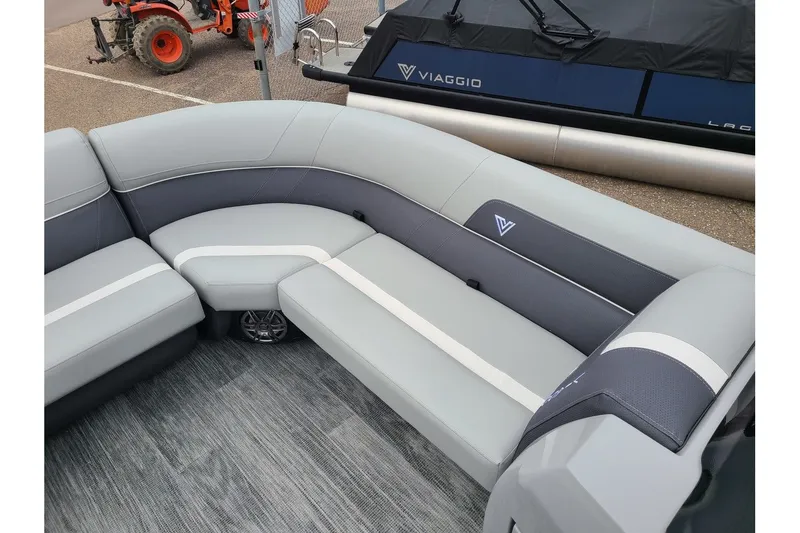Slide: The Image of Viaggio Lago X22U Tritoon 2025 - 22