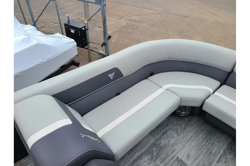 Slide: The Image of Viaggio Lago X22U Tritoon 2025 - 23