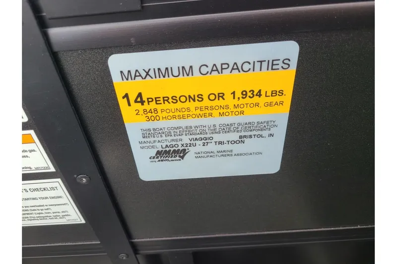 Slide: The Image of Viaggio Lago X22U Tritoon 2025 - 24