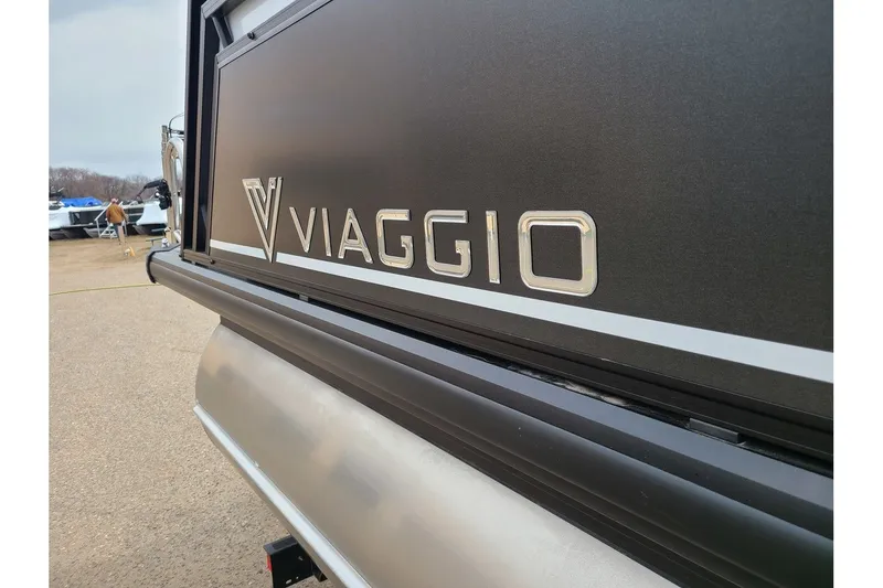 Slide: The Image of Viaggio Lago X22U Tritoon 2025 - 3