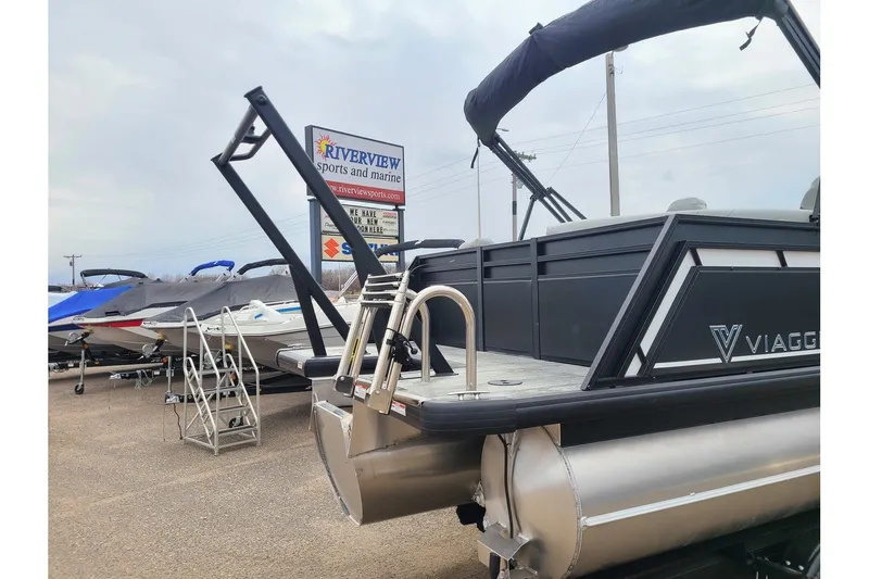 Slide: The Image of Viaggio Lago X22U Tritoon 2025 - 4