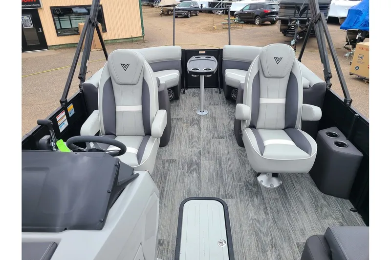 Slide: The Image of Viaggio Lago X22U Tritoon 2025 - 8