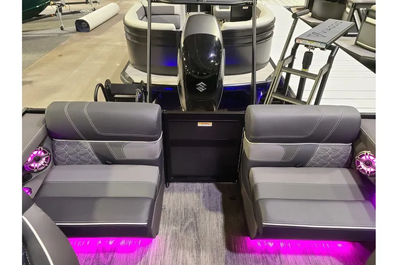 Slide: The Image of Viaggio Diamante 26Q W/ A Dual Prop 350HP Suzuki Motor 2025 - 14