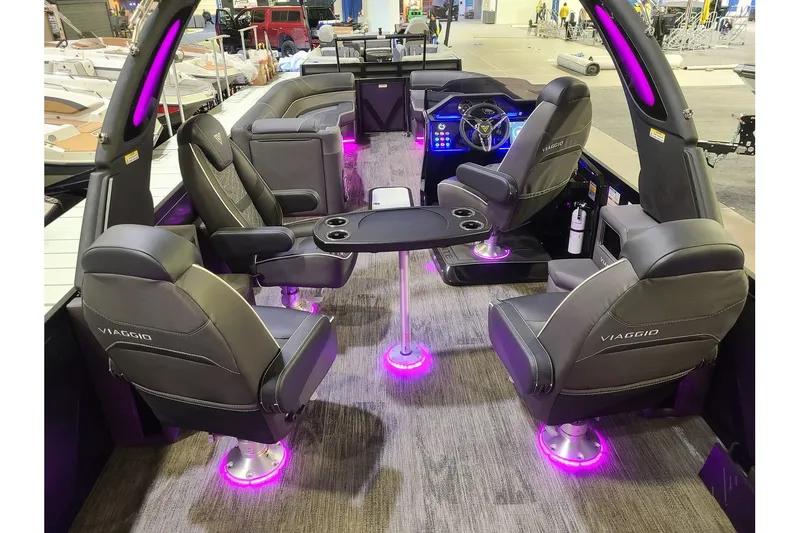 Slide: The Image of Viaggio Diamante 26Q W/ A Dual Prop 350HP Suzuki Motor 2025 - 15