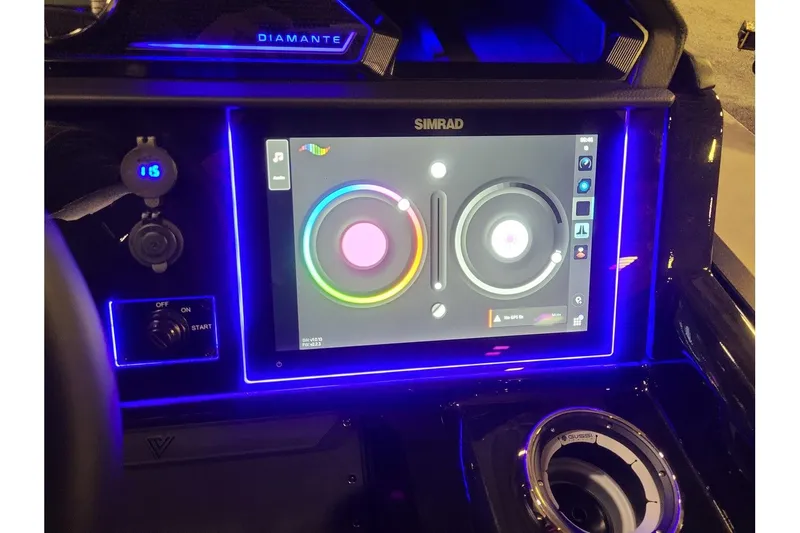 Slide: The Image of Viaggio Diamante 26Q W/ A Dual Prop 350HP Suzuki Motor 2025 - 21