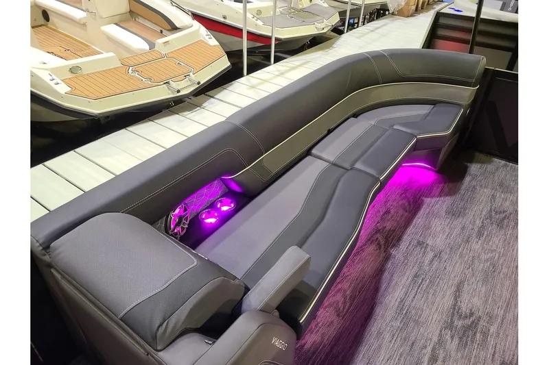 Slide: The Image of Viaggio Diamante 26Q W/ A Dual Prop 350HP Suzuki Motor 2025 - 24