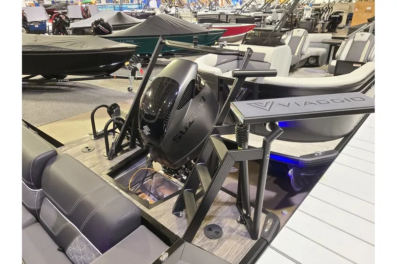 Slide: The Image of Viaggio Diamante 26Q W/ A Dual Prop 350HP Suzuki Motor 2025 - 3