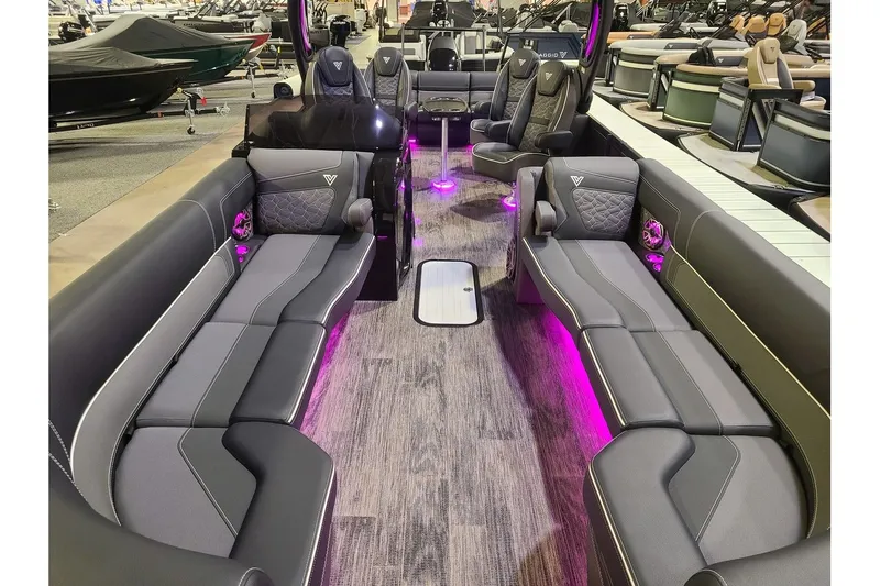 Slide: The Image of Viaggio Diamante 26Q W/ A Dual Prop 350HP Suzuki Motor 2025 - 5