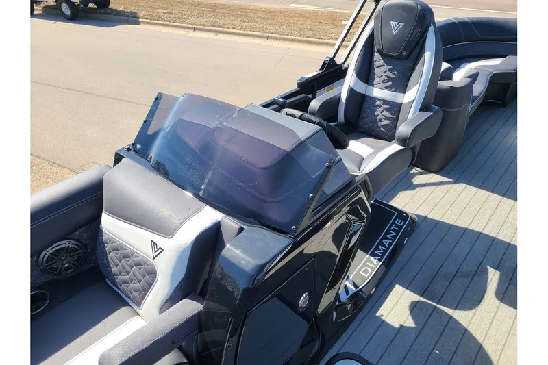 Slide: The Image of Viaggio Diamante 26U W/ Suzuki 350HP Stealth Motor & Trailer 2025 - 11