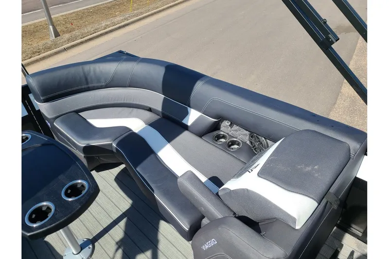 Slide: The Image of Viaggio Diamante 26U W/ Suzuki 350HP Stealth Motor & Trailer 2025 - 14