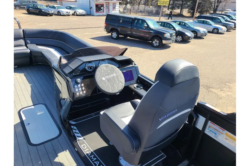 Slide: The Image of Viaggio Diamante 26U W/ Suzuki 350HP Stealth Motor & Trailer 2025 - 19