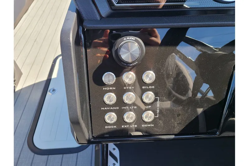 Slide: The Image of Viaggio Diamante 26U W/ Suzuki 350HP Stealth Motor & Trailer 2025 - 21