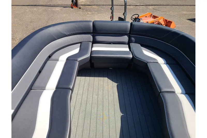 Slide: The Image of Viaggio Diamante 26U W/ Suzuki 350HP Stealth Motor & Trailer 2025 - 24