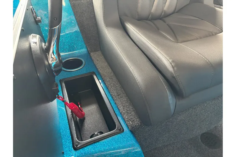 Slide: The Image of Falcon Boats F205 2026 - 13