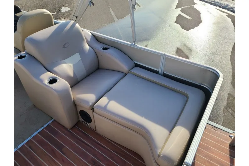 Slide: The Image of Crest 230SLR 2013 - 11