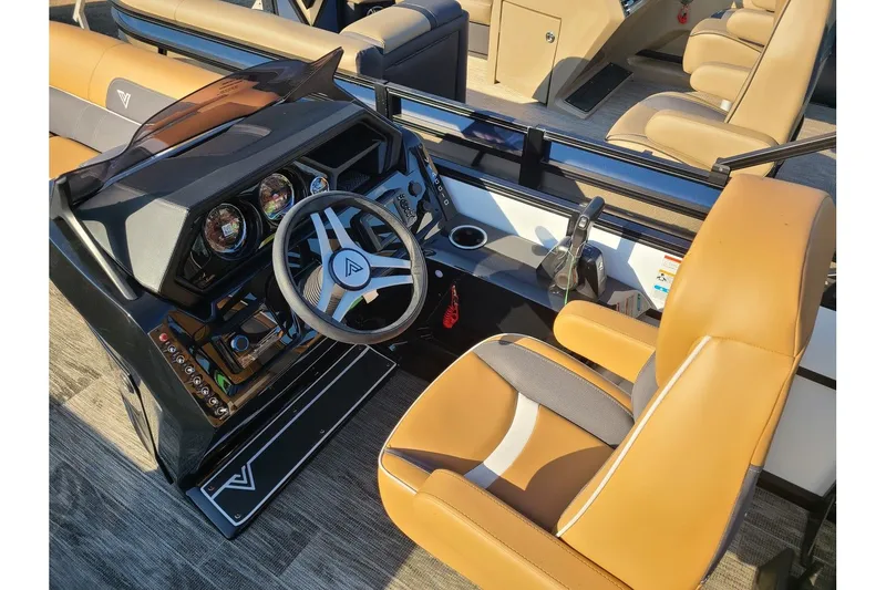 Slide: The Image of Viaggio Lago X18U W/ 60HP Suzuki Motor 2025 - 12