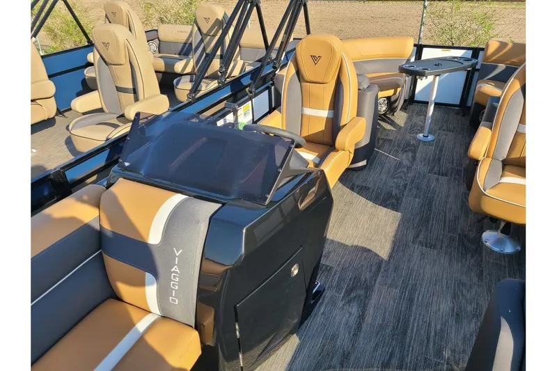 Slide: The Image of Viaggio Lago X18U W/ 60HP Suzuki Motor 2025 - 5