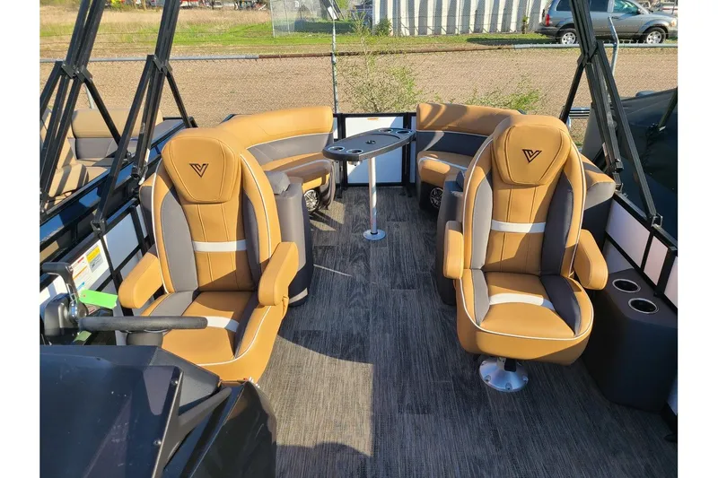 Slide: The Image of Viaggio Lago X18U W/ 60HP Suzuki Motor 2025 - 6