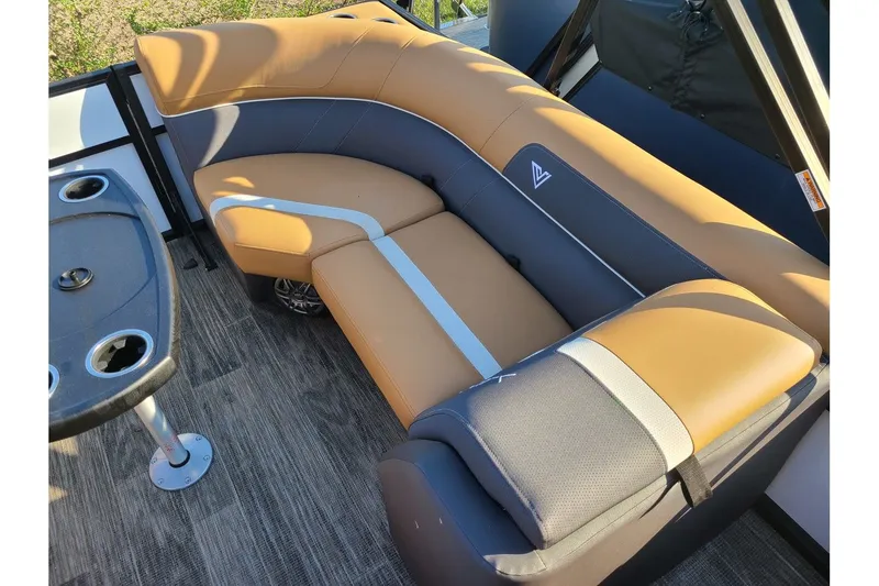Slide: The Image of Viaggio Lago X18U W/ 60HP Suzuki Motor 2025 - 8