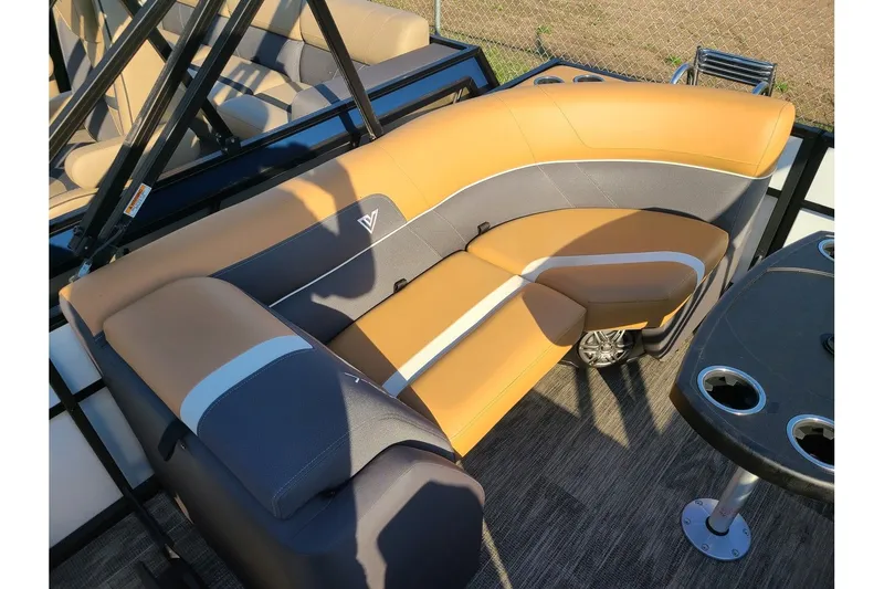 Slide: The Image of Viaggio Lago X18U W/ 60HP Suzuki Motor 2025 - 9