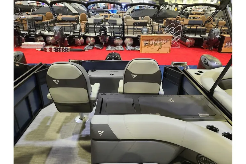 Slide: The Image of Viaggio Lago V22F With A 115HP Suzuki Motor 2026 - 10