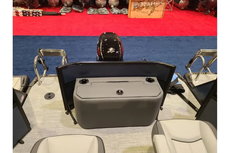 Slide: The Image of Viaggio Lago V22F With A 115HP Suzuki Motor 2026 - 13