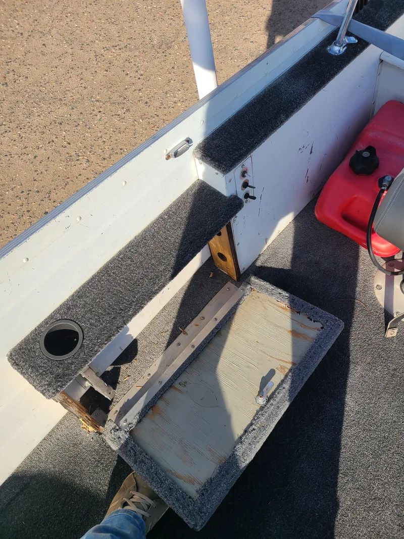 Slide: The Image of Sylvan Sea Monster W/ 25HP Honda 4-Stroke 1989 - 10