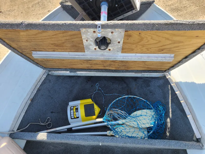 Slide: The Image of Sylvan Sea Monster W/ 25HP Honda 4-Stroke 1989 - 13