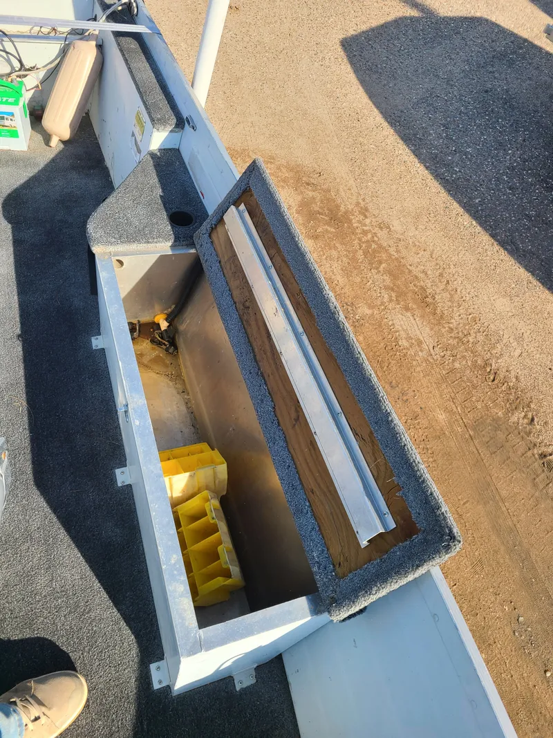 Slide: The Image of Sylvan Sea Monster W/ 25HP Honda 4-Stroke 1989 - 8