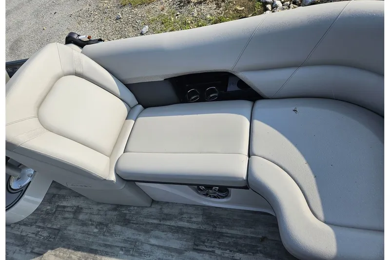 Slide: The Image of Crest Caribbean LX 250SLC CP3 2024 - 12