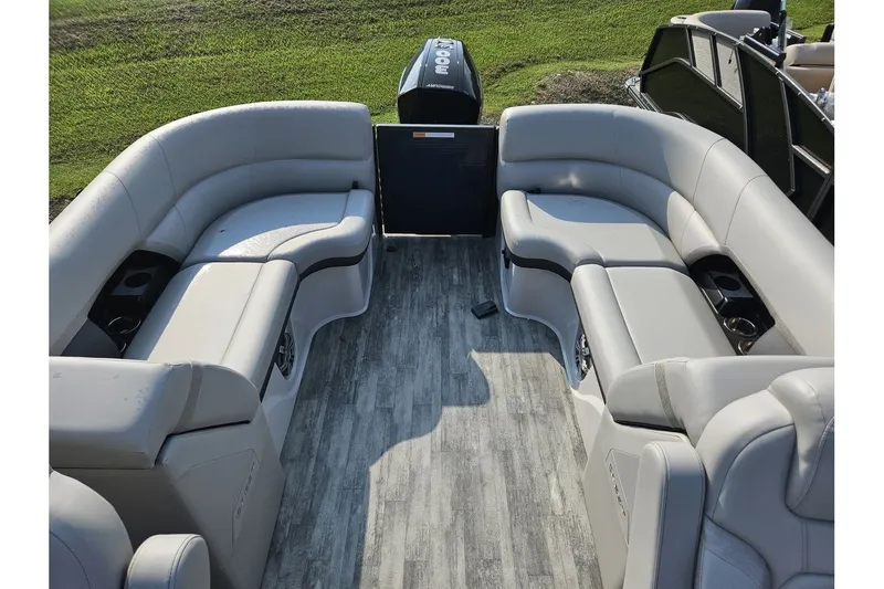 Slide: The Image of Crest Caribbean LX 250SLC CP3 2024 - 17