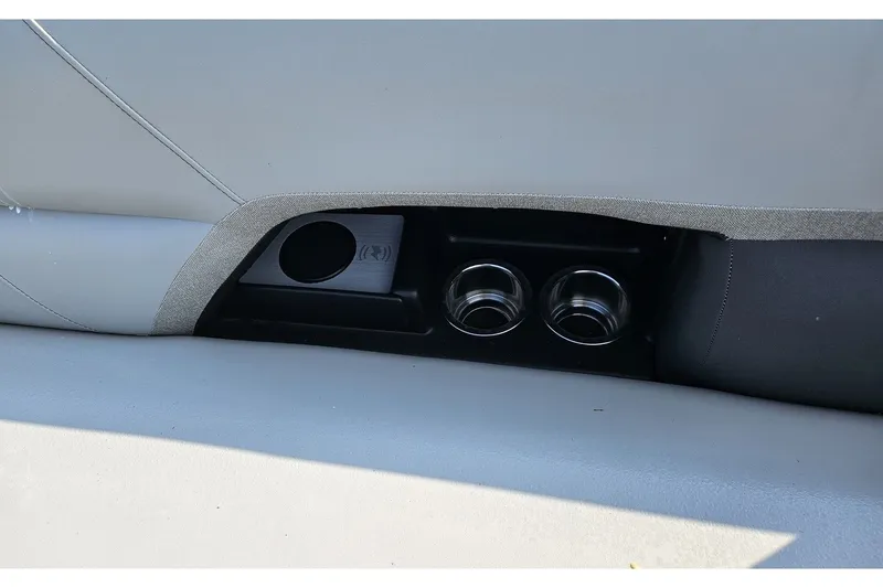 Slide: The Image of Crest Caribbean LX 250SLC CP3 2024 - 5