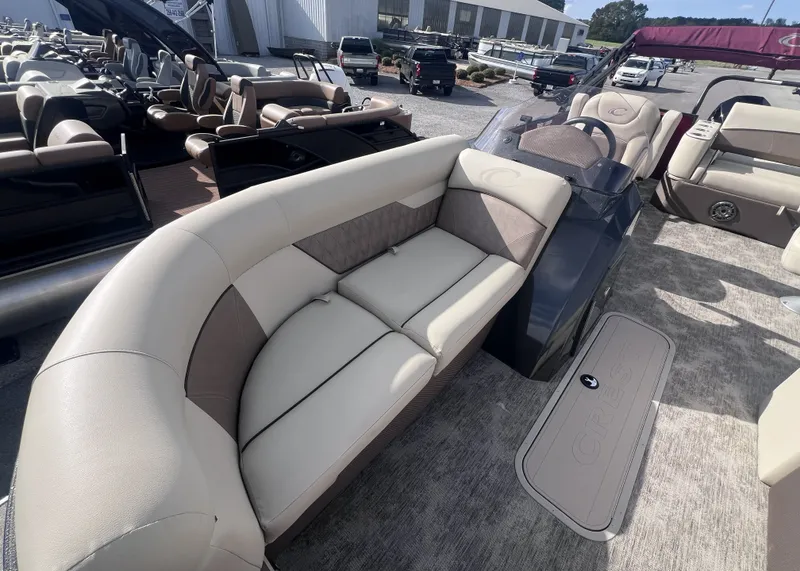 Slide: The Image of Crest 220SLSC DLX CPT 2021 - 7