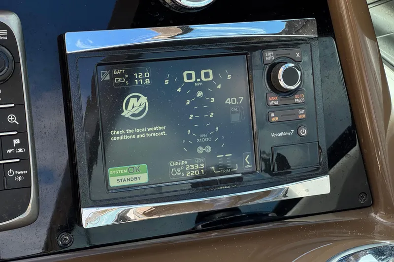 Slide: The Image of Dashboard of a 2016 Formula 350 Crossover Bowrider I/O with VesselView 7 display. - 51