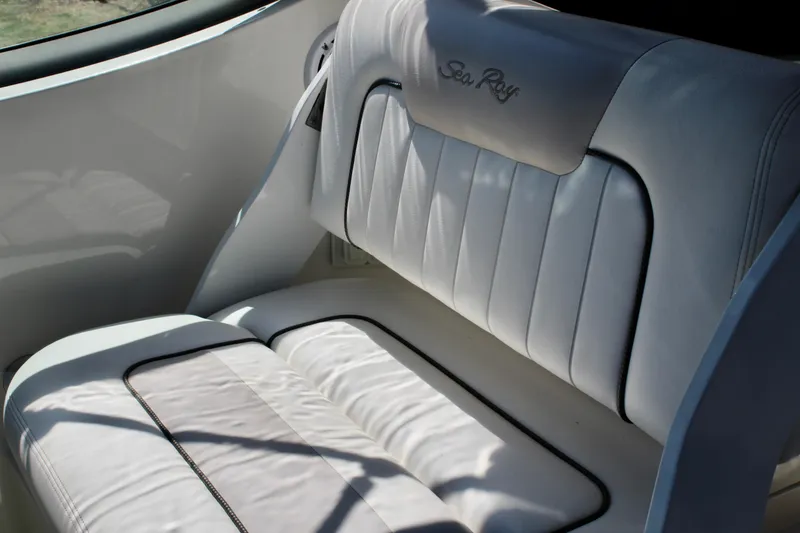 Slide: The Image of White leather seating on a 2011 Sea Ray Sundancer 260 boat. - 18