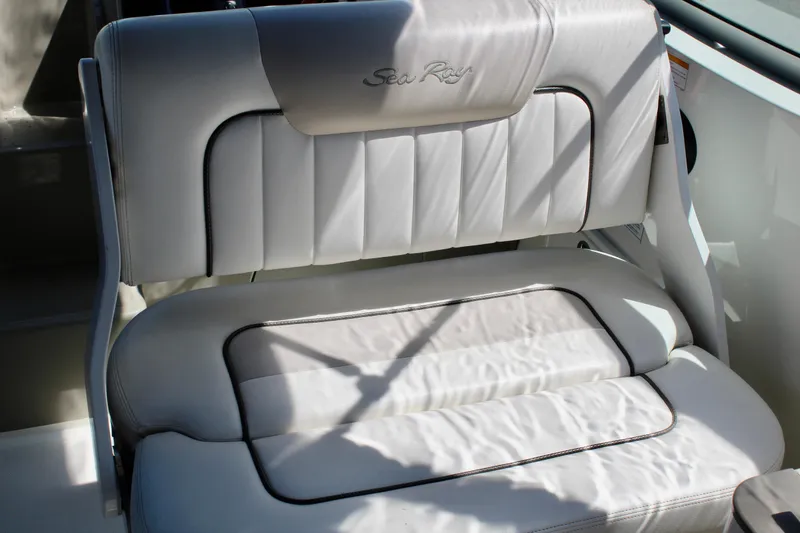 Slide: The Image of White leather seat on 2011 Sea Ray Sundancer 260 boat. - 20