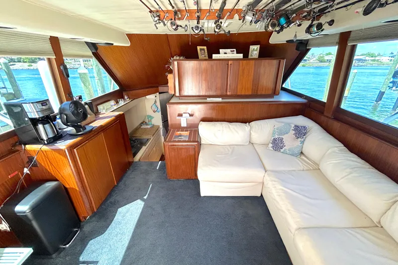 Slide: The Image of Interior of 1989 Hatteras 45 Convertible yacht with cozy seating and fishing rods. - 17